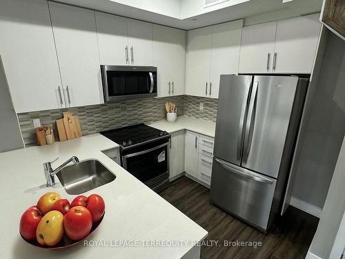 6-3472 Widdicombe Way, Mississauga, ON - Indoor Photo Showing Kitchen With Upgraded Kitchen