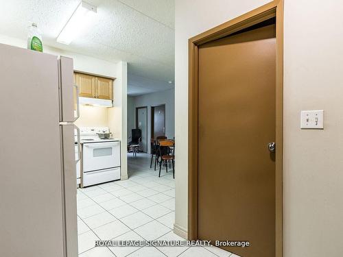 101-253 Lester St, Waterloo, ON - Indoor Photo Showing Kitchen