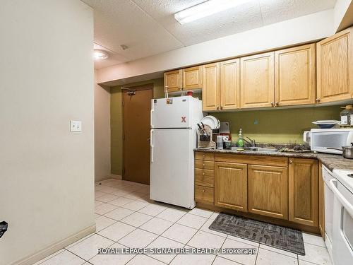 101-253 Lester St, Waterloo, ON - Indoor Photo Showing Kitchen With Double Sink