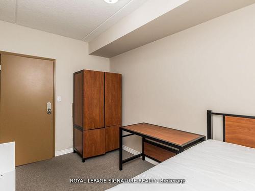 101-253 Lester St, Waterloo, ON - Indoor Photo Showing Bedroom