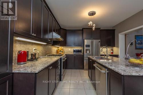 29 Watson Drive S, New Tecumseth, ON - Indoor Photo Showing Kitchen With Upgraded Kitchen