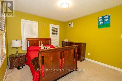 29 Watson Drive S, New Tecumseth, ON - Indoor Photo Showing Bedroom