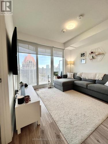 2605 - 4065 Confederation Parkway, Mississauga, ON - Indoor Photo Showing Living Room