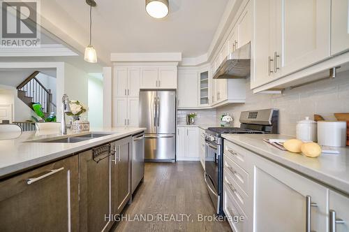 276 Harold Dent Trail, Oakville, ON - Indoor Photo Showing Kitchen With Stainless Steel Kitchen With Double Sink With Upgraded Kitchen