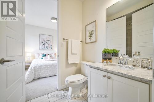 276 Harold Dent Trail, Oakville, ON - Indoor Photo Showing Bathroom