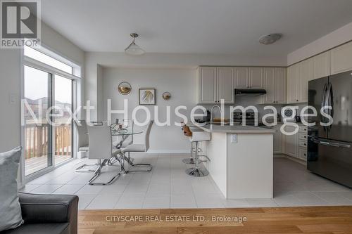 12 - 8317 Mulberry Drive, Niagara Falls, ON - Indoor Photo Showing Kitchen