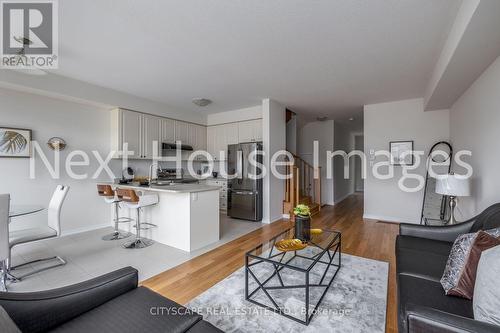 12 - 8317 Mulberry Drive, Niagara Falls, ON - Indoor Photo Showing Living Room