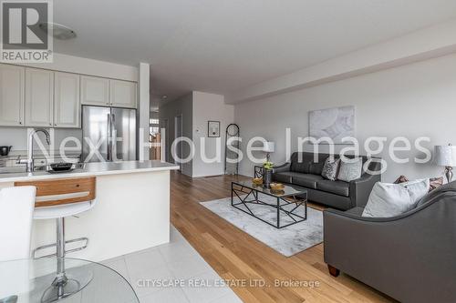 12 - 8317 Mulberry Drive, Niagara Falls, ON - Indoor Photo Showing Kitchen