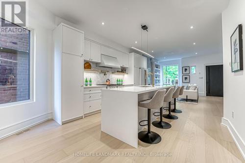 195 Albany Avenue, Toronto, ON - Indoor Photo Showing Kitchen With Upgraded Kitchen