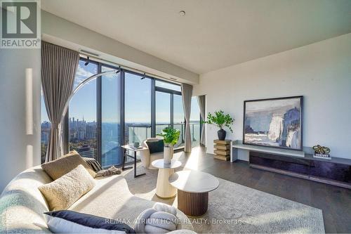 Ph05 - 161 Roehampton Avenue, Toronto, ON - Indoor Photo Showing Living Room