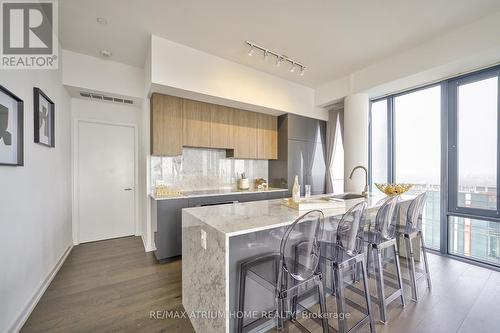 Ph05 - 161 Roehampton Avenue, Toronto, ON - Indoor Photo Showing Kitchen