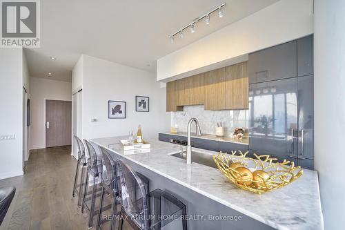 Ph05 - 161 Roehampton Avenue, Toronto, ON - Indoor Photo Showing Kitchen With Upgraded Kitchen