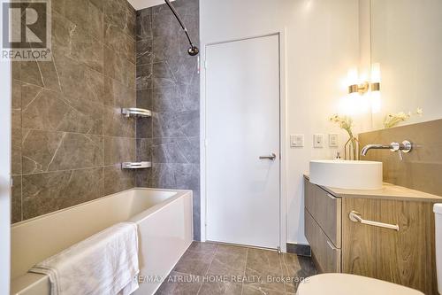 Ph05 - 161 Roehampton Avenue, Toronto, ON - Indoor Photo Showing Bathroom