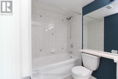 1109 - 188 Doris Avenue, Toronto, ON - Indoor Photo Showing Bathroom