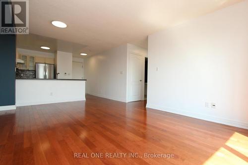 1109 - 188 Doris Avenue, Toronto, ON - Indoor Photo Showing Kitchen