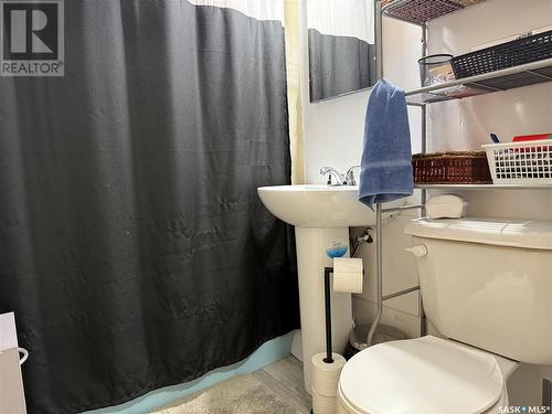 251 Fifth Avenue N, Yorkton, SK - Indoor Photo Showing Bathroom