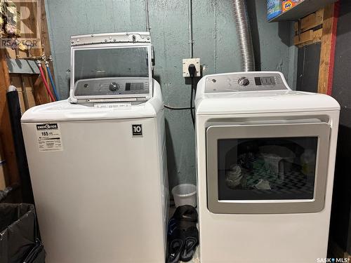 251 Fifth Avenue N, Yorkton, SK - Indoor Photo Showing Laundry Room