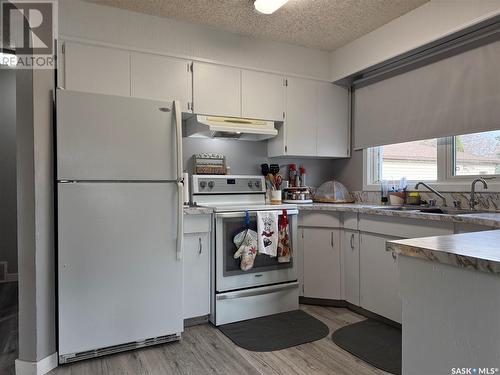 251 Fifth Avenue N, Yorkton, SK - Indoor Photo Showing Kitchen