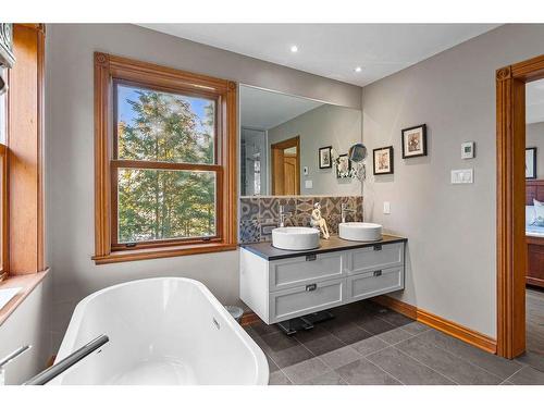 Ensuite bathroom - 200 Ch. De Villandry, Saint-Adolphe-D'Howard, QC - Indoor Photo Showing Bathroom