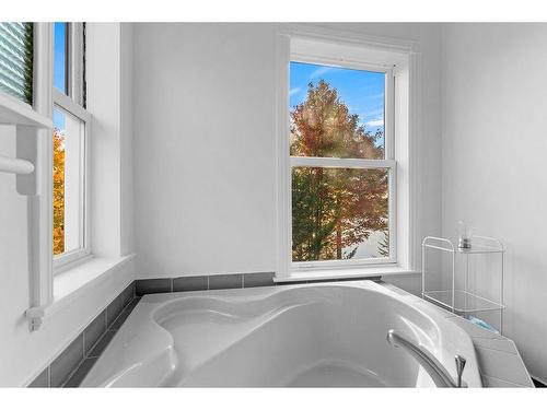 Bathroom - 200 Ch. De Villandry, Saint-Adolphe-D'Howard, QC - Indoor Photo Showing Bathroom