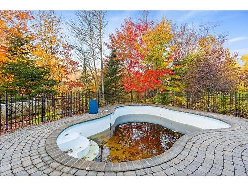 Pool - 200 Ch. De Villandry, Saint-Adolphe-D'Howard, QC - Outdoor With In Ground Pool With Backyard