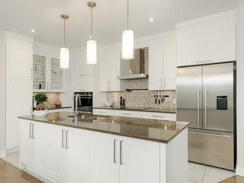 Kitchen - 201-32 Rue De Boigne, Blainville, QC - Indoor Photo Showing Kitchen With Double Sink With Upgraded Kitchen