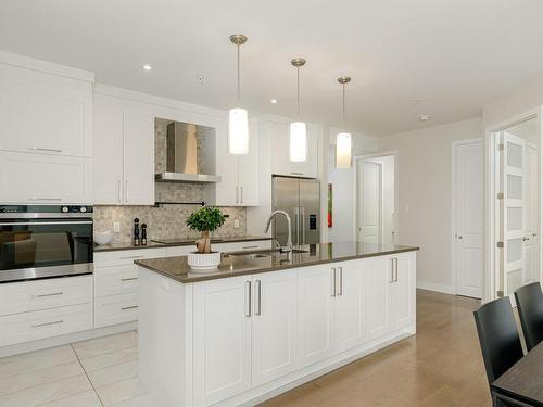 Kitchen - 201-32 Rue De Boigne, Blainville, QC - Indoor Photo Showing Kitchen With Upgraded Kitchen