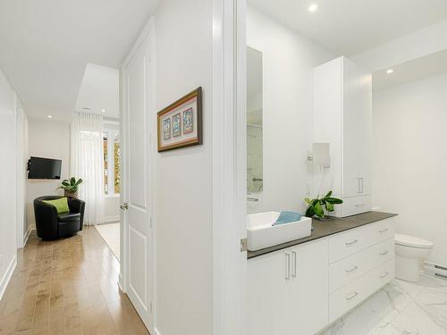 Master bedroom - 201-32 Rue De Boigne, Blainville, QC - Indoor Photo Showing Bathroom