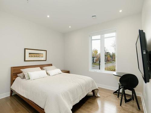 Bedroom - 201-32 Rue De Boigne, Blainville, QC - Indoor Photo Showing Bedroom