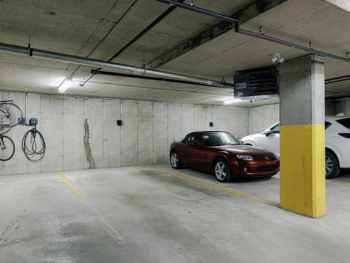 Garage - 201-32 Rue De Boigne, Blainville, QC - Indoor Photo Showing Garage