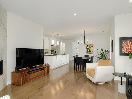 Living room - 201-32 Rue De Boigne, Blainville, QC - Indoor Photo Showing Living Room