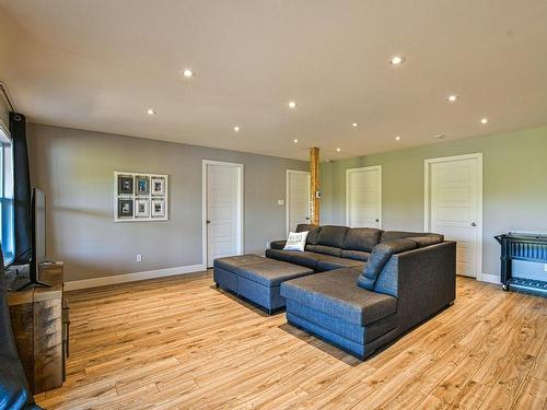 Living room - 6990  - 6992 Ch. Du Lac-Labelle, Labelle, QC - Indoor Photo Showing Other Room