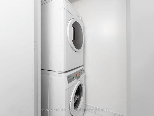 617-101 Charles St E, Toronto, ON - Indoor Photo Showing Laundry Room