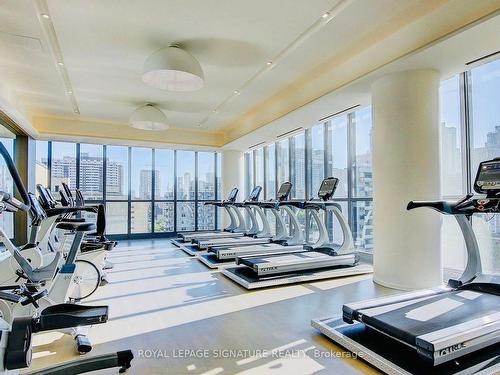 617-101 Charles St E, Toronto, ON - Indoor Photo Showing Gym Room