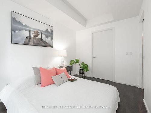 617-101 Charles St E, Toronto, ON - Indoor Photo Showing Bedroom