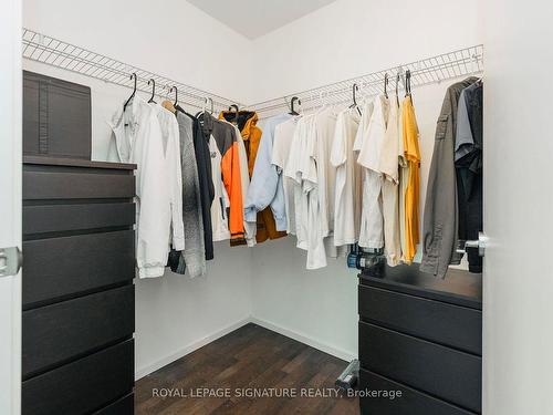 617-101 Charles St E, Toronto, ON - Indoor With Storage