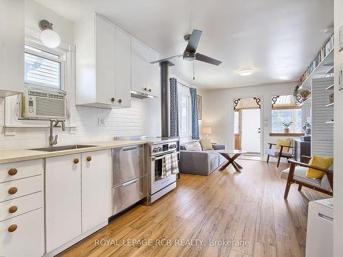 1066 Wood St, Innisfil, ON - Indoor Photo Showing Kitchen