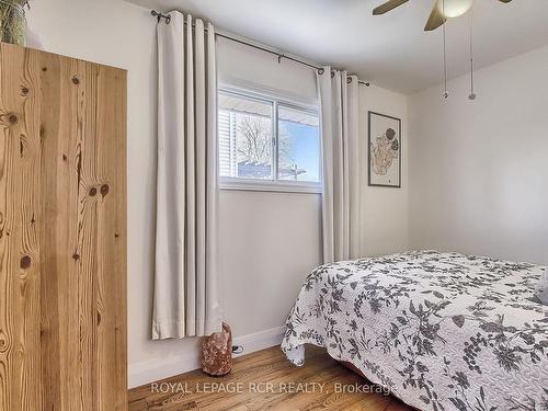 1066 Wood St, Innisfil, ON - Indoor Photo Showing Bedroom