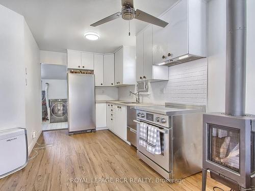 1066 Wood St, Innisfil, ON - Indoor Photo Showing Kitchen