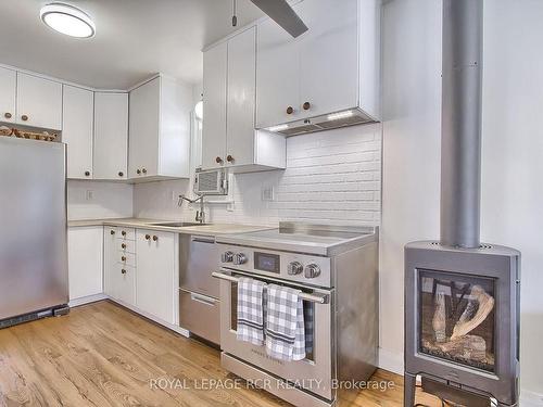 1066 Wood St, Innisfil, ON - Indoor Photo Showing Kitchen