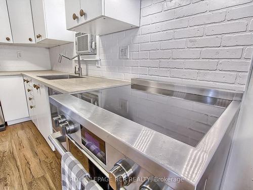 1066 Wood St, Innisfil, ON - Indoor Photo Showing Kitchen