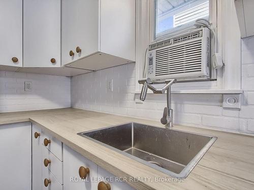 1066 Wood St, Innisfil, ON - Indoor Photo Showing Kitchen