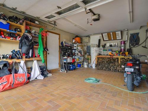 Garage - 6 Rue Notre-Dame-De-Laval, Laval (Sainte-Rose), QC - Indoor Photo Showing Garage