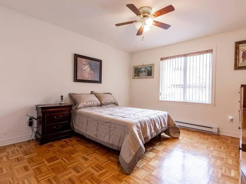 Chambre Ã Â coucher - 2-8495 Av. René-Descartes, Montréal (Rivière-Des-Prairies/Pointe-Aux-Trembles), QC - Indoor Photo Showing Bedroom