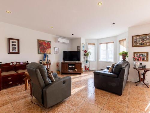 Salon - 2-8495 Av. René-Descartes, Montréal (Rivière-Des-Prairies/Pointe-Aux-Trembles), QC - Indoor Photo Showing Living Room