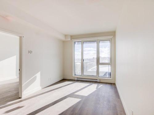 Living room - 207-1900 Rue Yvette-Brillon, Montréal (Ahuntsic-Cartierville), QC - Indoor Photo Showing Living Room