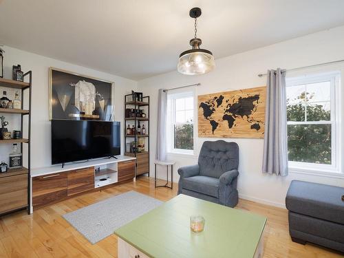 Salon - 1289 Ch. St-Guillaume, Sainte-Marthe, QC - Indoor Photo Showing Living Room