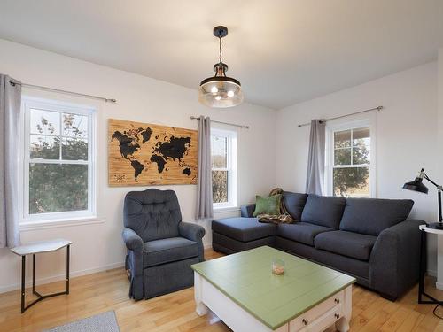 Salon - 1289 Ch. St-Guillaume, Sainte-Marthe, QC - Indoor Photo Showing Living Room