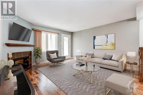 260 Fir Lane, North Grenville, ON - Indoor Photo Showing Living Room