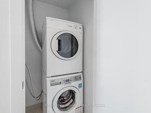 226-99 The Donway  W, Toronto, ON - Indoor Photo Showing Laundry Room